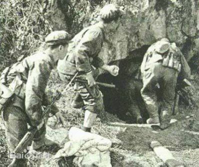 自卫还击战(靖西安德)大村屯民兵守卫桥梁留念照——一张拍于1979年2月的照片 - 靖西网 自卫还击战(靖西安德)大村屯民兵守卫桥梁留念照——一张拍于1979年2月的照片 - 靖西网