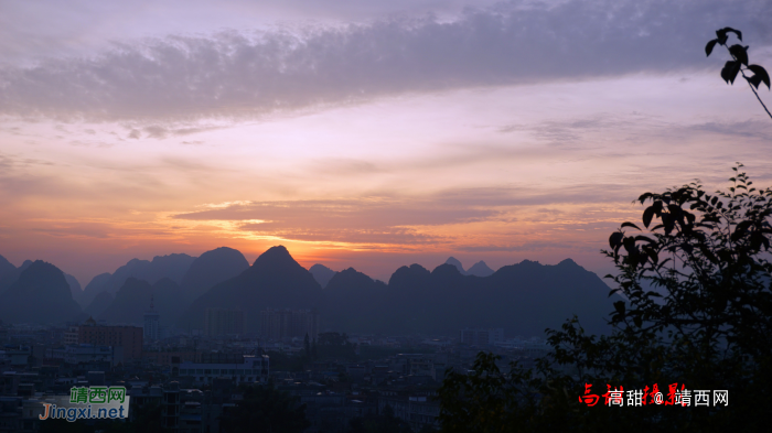 旭日起东峰，云天一片红。太极山上看日出。 - 靖西网