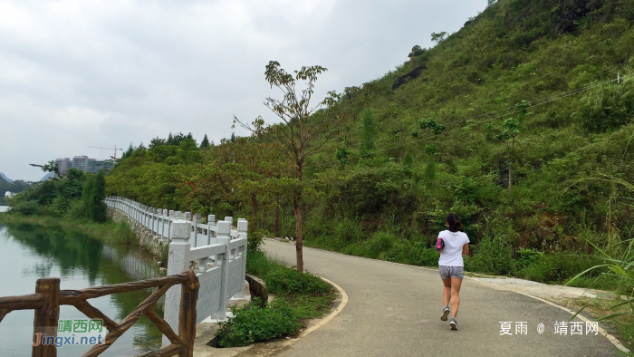 凉风扫夏暑，树叶传秋声。 - 靖西网