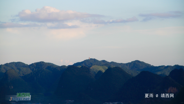 清风易夏景，遍地生秋容。登高送远目，倚阑观群峰。 - 靖西网