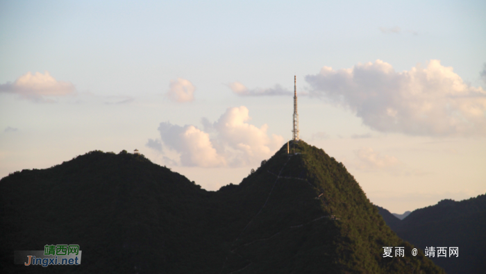 清风易夏景，遍地生秋容。登高送远目，倚阑观群峰。 - 靖西网