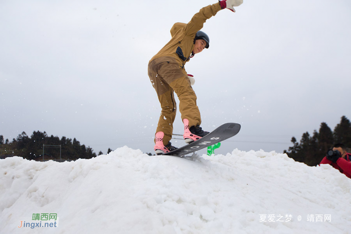 仙女山俄罗斯比基尼美女滑雪--- 一出场就引发尖叫（图） - 靖西网