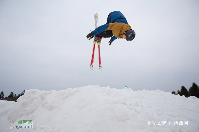 仙女山俄罗斯比基尼美女滑雪--- 一出场就引发尖叫（图） - 靖西网