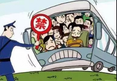 奇葩！广西这辆小货车挤满38人，小货车秒变大客车！ - 靖西网