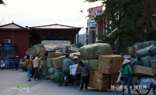 越南人来华猛扫国货 自行车能驮3000斤货 - 靖西网