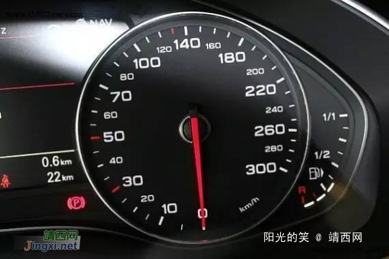 惨烈！三江一五菱车撞路边宣传栏 司机当场死亡 - 靖西网