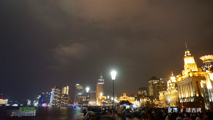 灯火璀璨，流光溢彩的上海外滩夜景。 - 靖西网