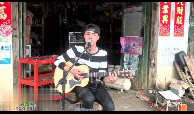 靖西市三方村的修车小哥弹唱《喜欢你》，网红的节奏 - 靖西网