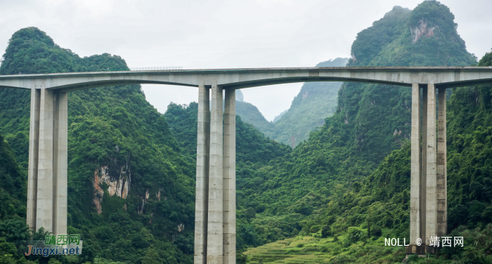 靖西这条网红高速公路美呆了，青山绿水，感觉游走在丹青水墨的山水画廊一样 - 靖西网