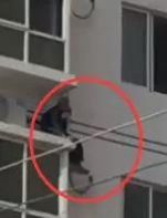 惊吓！被锁家中，一名83岁老人从25楼外墙水管爬下，不料…… - 靖西网