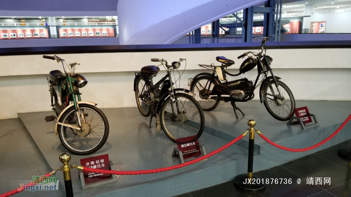 逛逛北京汽车博物馆，很多辆经典的老红旗 - 靖西网