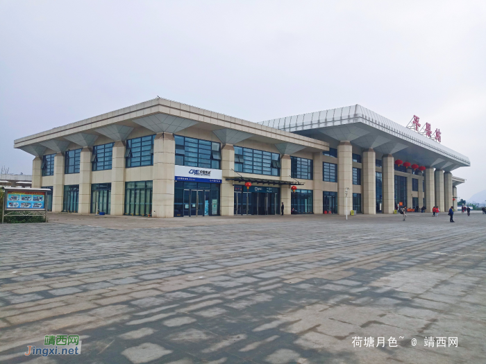 百色站站前广场以地上地下共22万平米评为广西西南片区面积最大站前广场。 - 靖西网