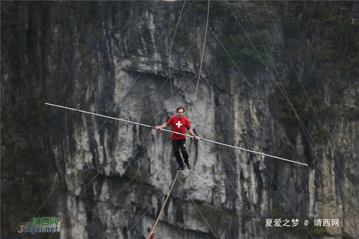 五一去哪儿?见证世界首次低空跳伞穿越天生三桥 - 靖西网 五一去哪儿?见证世界首次低空跳伞穿越天生三桥 - 靖西网