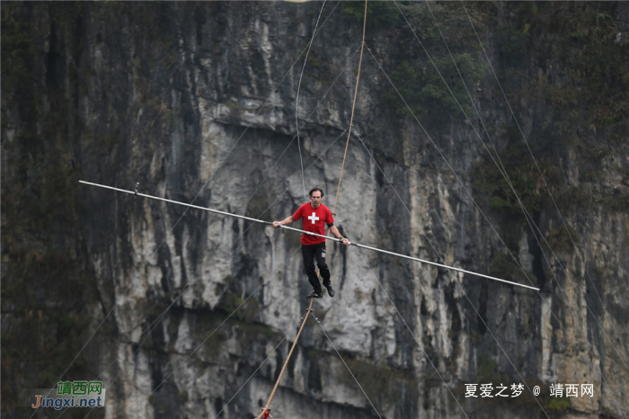 五一去哪儿？见证世界首次低空跳伞穿越天生三桥 - 靖西网