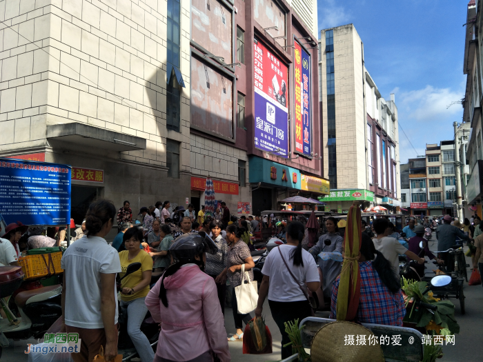 快到端午节了，农贸市场买凉粽叶子的是这样的 - 靖西网