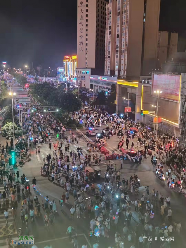 每年中秋节，靖西市民都不约而同地出来“游行” - 靖西网