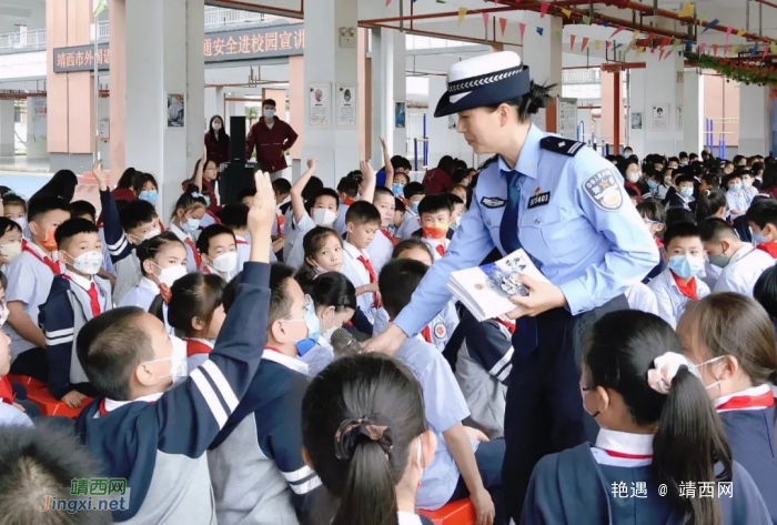 致敬了不起的她——靖西女交警风采 - 靖西网