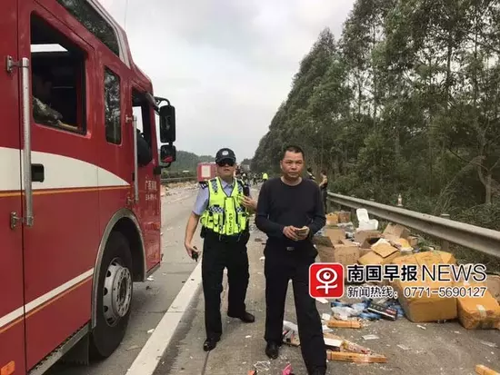 广西一大货车高速失火，近万元一部的iPhone X散落一地 - 靖西网