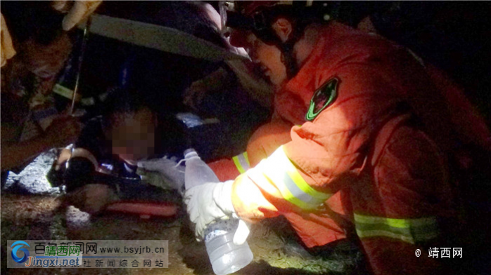 男子躲雨被竹子压倒 消防员分段切割紧急救援 - 靖西网