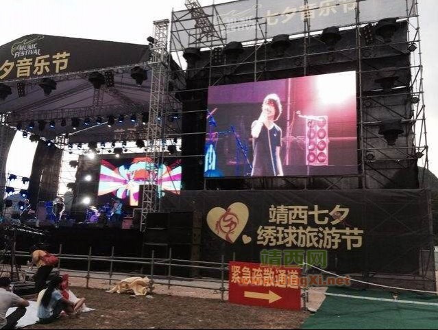 七夕音乐节现场，场外场内满满都是人 - 靖西市·靖西网