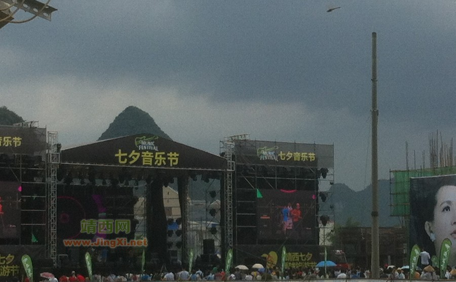 七夕音乐节现场，场外场内满满都是人 - 靖西市·靖西网