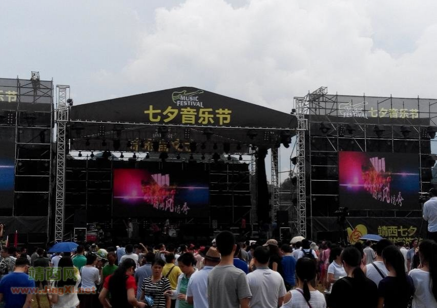 七夕音乐节现场，场外场内满满都是人 - 靖西市·靖西网