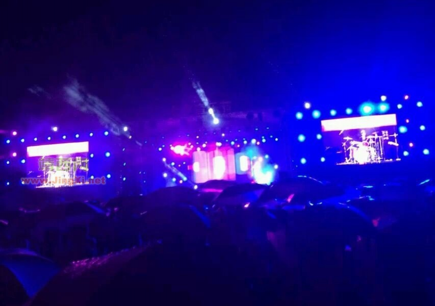 七夕音乐节现场，场外场内满满都是人 - 靖西市·靖西网