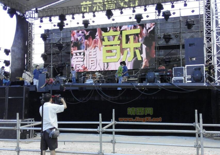 七夕音乐节现场，场外场内满满都是人 - 靖西市·靖西网