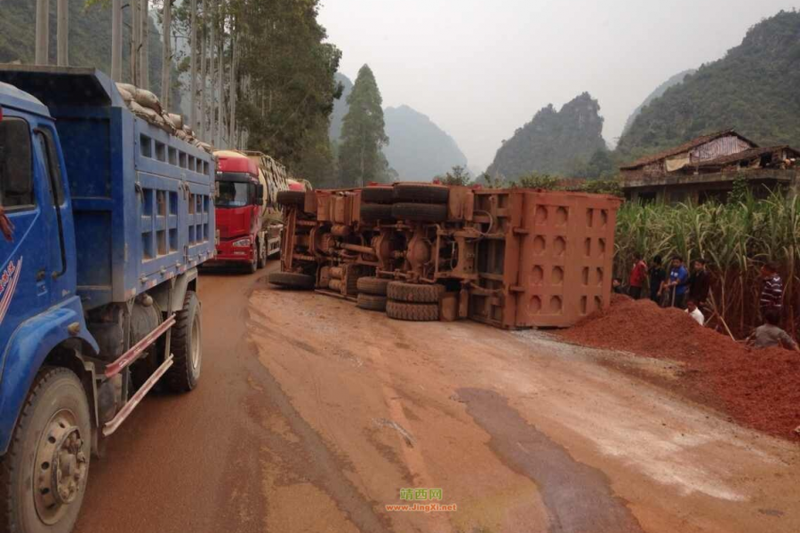 铝厂那段路又发生车祸，听说还挂人了 - 靖西市·靖西网