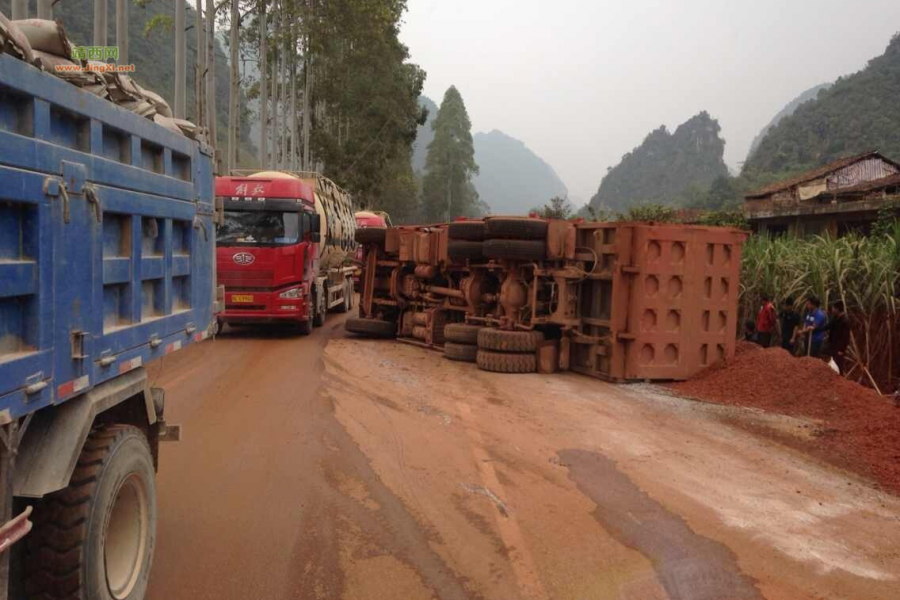 铝厂那段路又发生车祸，听说还挂人了 - 靖西市·靖西网