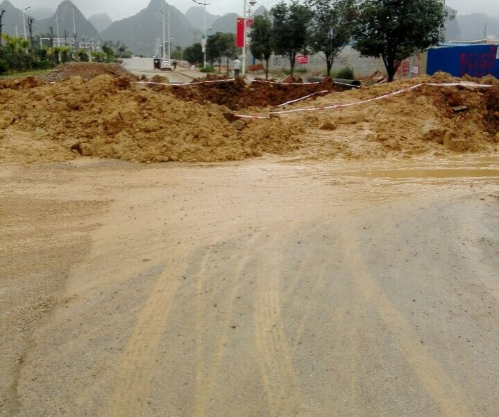 靖西的水泥路，与下雨天更配 - 靖西市·靖西网