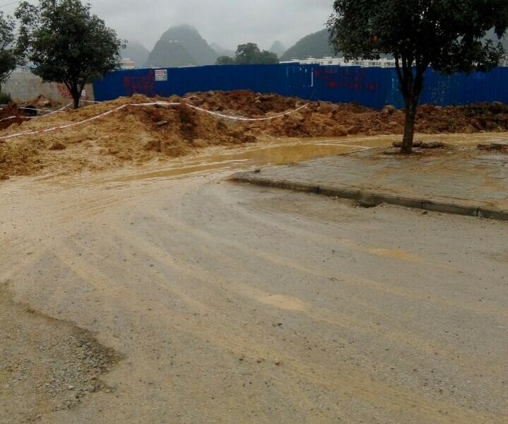 靖西的水泥路，与下雨天更配 - 靖西市·靖西网