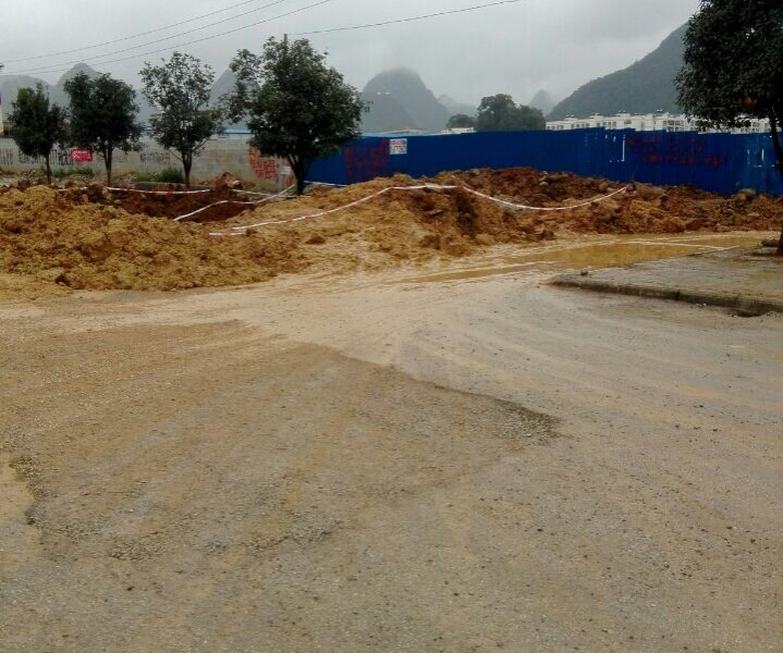 靖西的水泥路，与下雨天更配 - 靖西市·靖西网