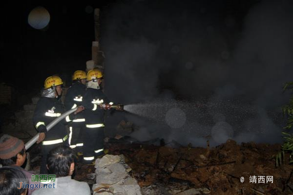 近日新靖镇村民发现火灾未及时报警民房烧成空架 - 靖西市·靖西网