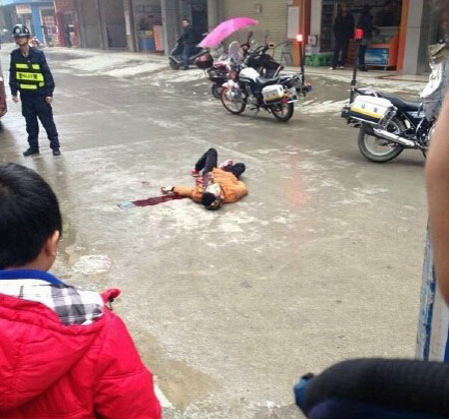 【视频】平果发生捅人事件，男子抢救无效死亡，警方发悬赏通告 - 靖西市·靖西网