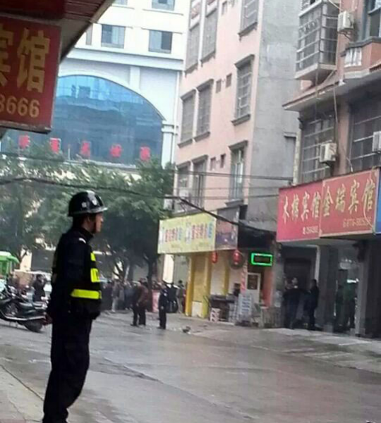 【视频】平果发生捅人事件，男子抢救无效死亡，警方发悬赏通告 - 靖西市·靖西网