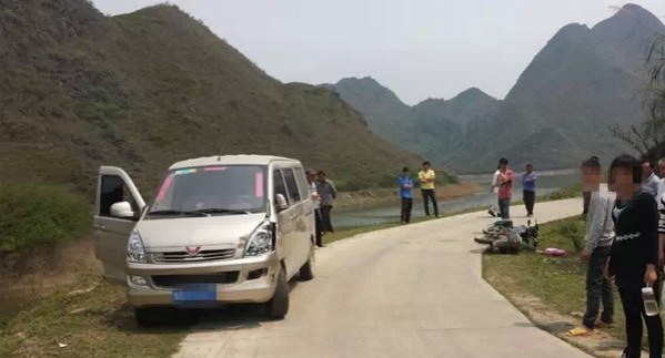 德保无号牌二轮摩托车接送学生车乡村道路上酿事故 - 靖西市·靖西网