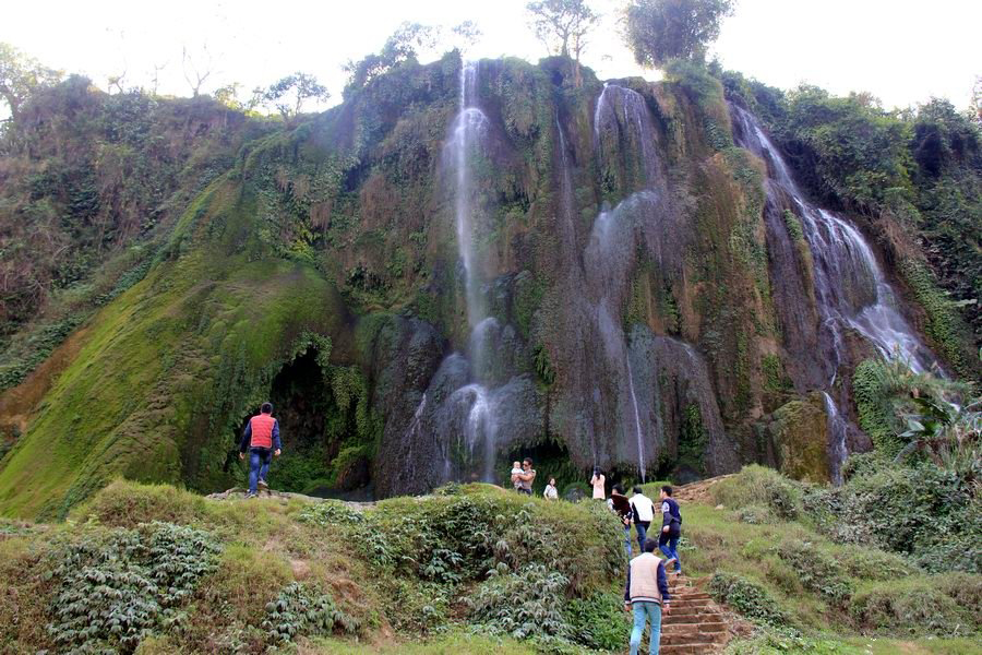 大年初二一家子游三叠岭看在建的崇靖高速 - 靖西市·靖西网