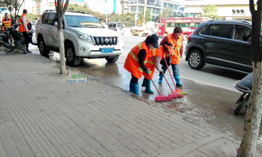 靖西要又有大人物来吗？这么多人洗街 - 靖西市·靖西网