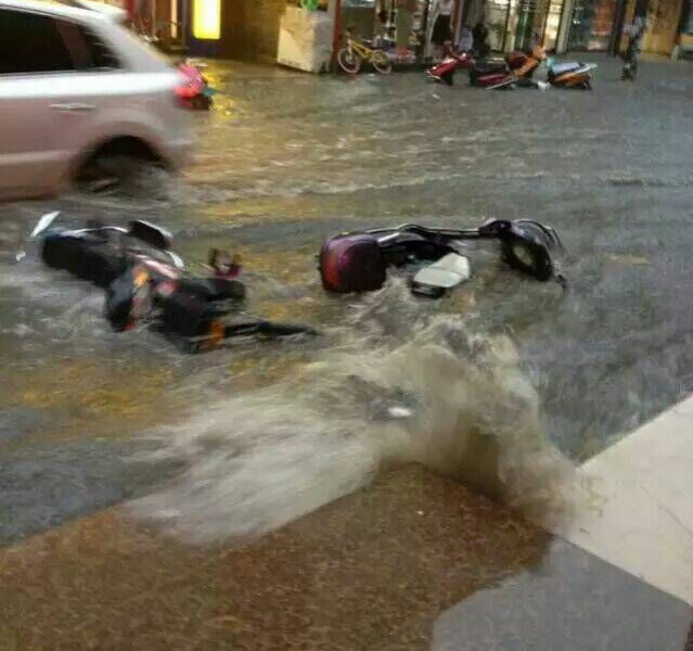 水漫靖西城，一场暴雨过后的壮观景象。靖西暴雨考验靖西雨排能力 - 靖西市·靖西网