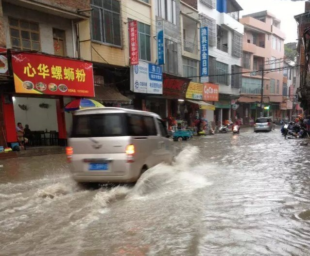 今天下的雨和上次的相当，但没有捞电车的机会了 - 靖西市·靖西网