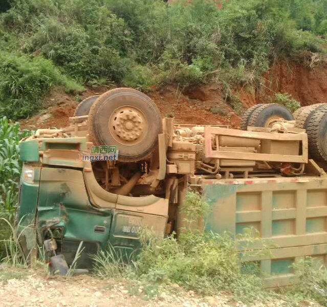 大货车四脚朝天，话说太累了就想摆工？ - 靖西市·靖西网