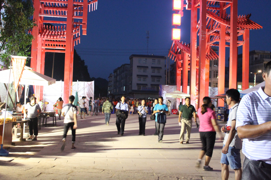 靖西绣球旅游节壮魅风尚秀精彩纷呈，模特走秀乐队表演精彩连连 - 靖西市·靖西网