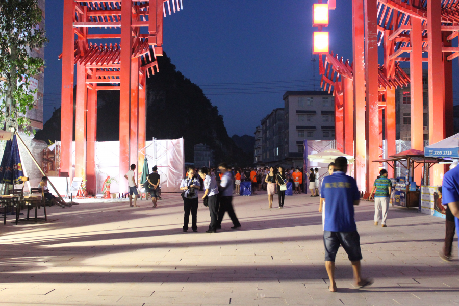 靖西绣球旅游节壮魅风尚秀精彩纷呈，模特走秀乐队表演精彩连连 - 靖西市·靖西网