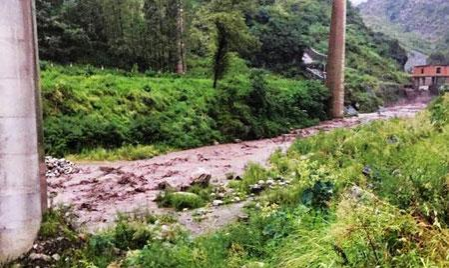 有钱去旅游的雨天别任性，西安秦岭突发山洪9名游客被冲走 2人遇难7人失踪 - 靖西市·靖西网