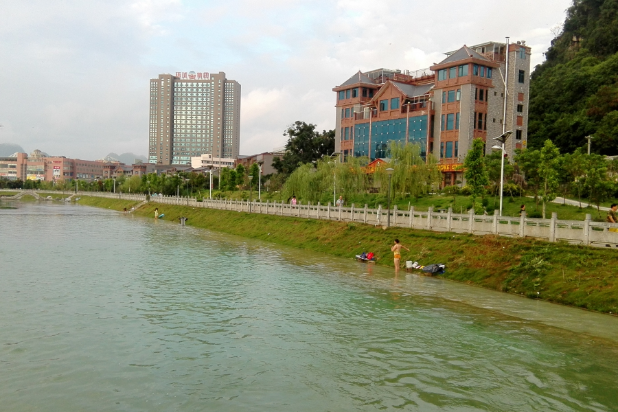 雨天后的一缕阳光，无法抵挡龙潭湿地公园的诱惑 - 靖西市·靖西网