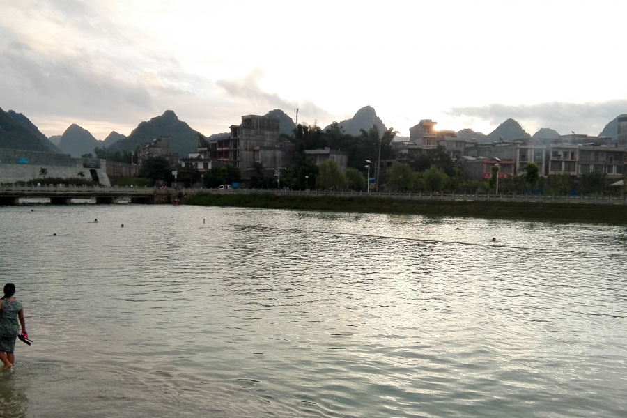 雨天后的一缕阳光，无法抵挡龙潭湿地公园的诱惑 - 靖西市·靖西网