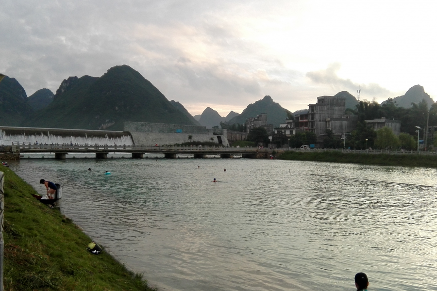 雨天后的一缕阳光，无法抵挡龙潭湿地公园的诱惑 - 靖西市·靖西网