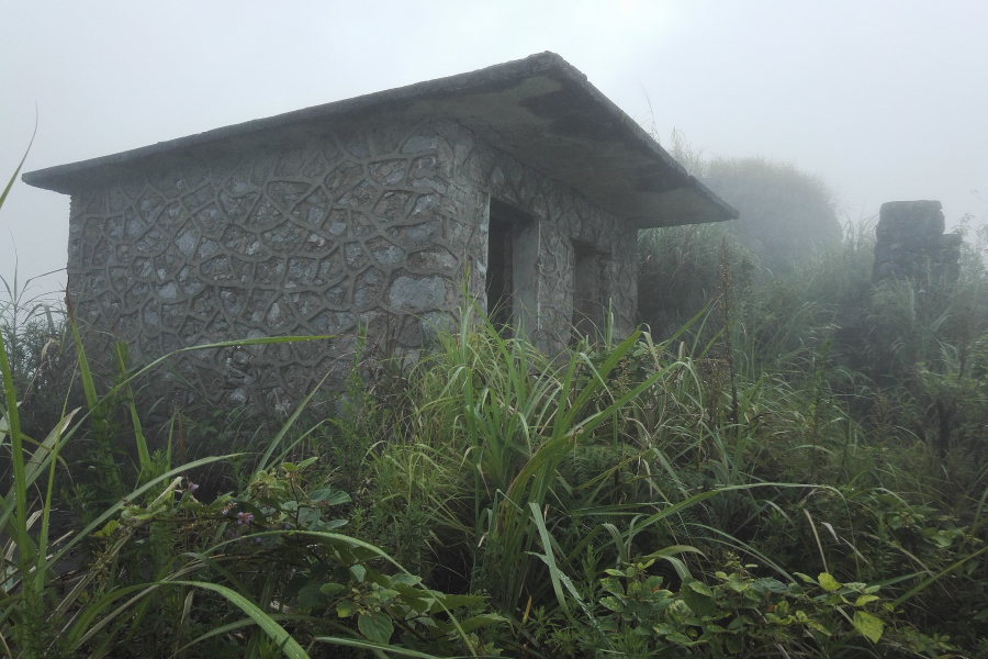 雾气缭绕更显险峻，葛麻古炮台名不虚传。 - 靖西市·靖西网