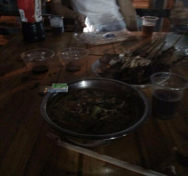 出来吃个宵夜，都能把车撞成这样 - 靖西市·靖西网